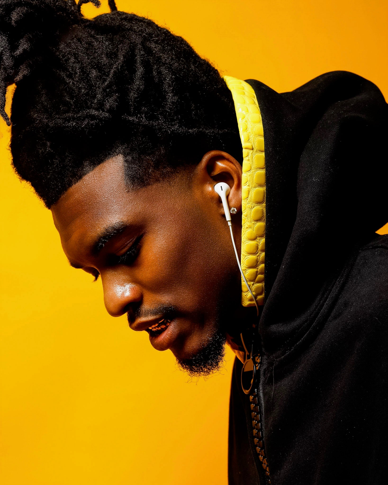 BLACK & YELLOW ESSENTIAL HOODIE
